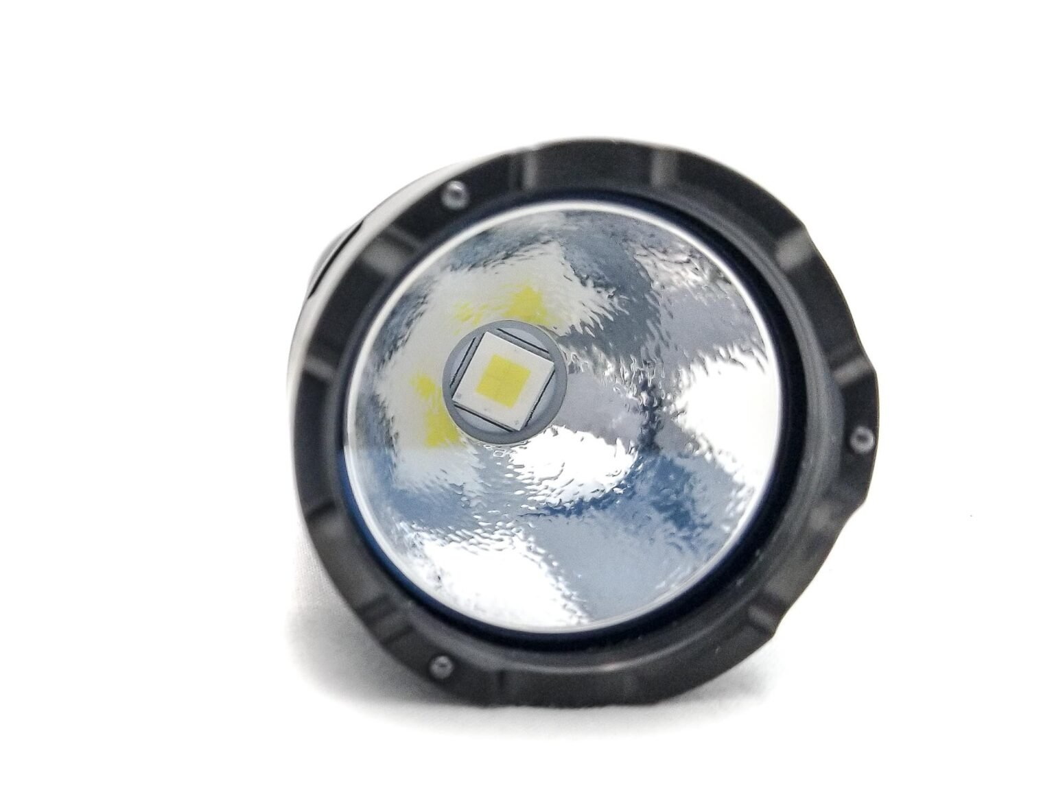 Acebeam P17 review | 4900 lm extreme tactical flashlight | 1Lumen